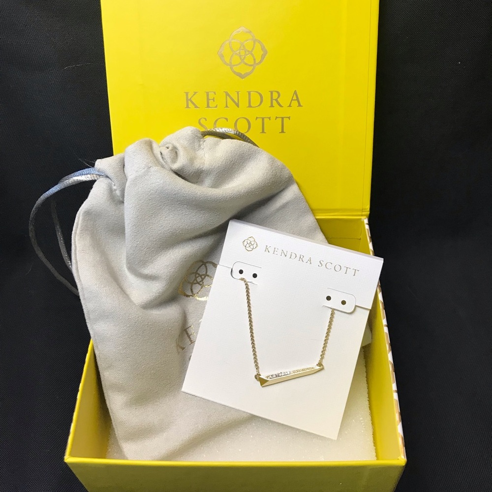 NWT Kendra Scott Elliott necklace Gold
